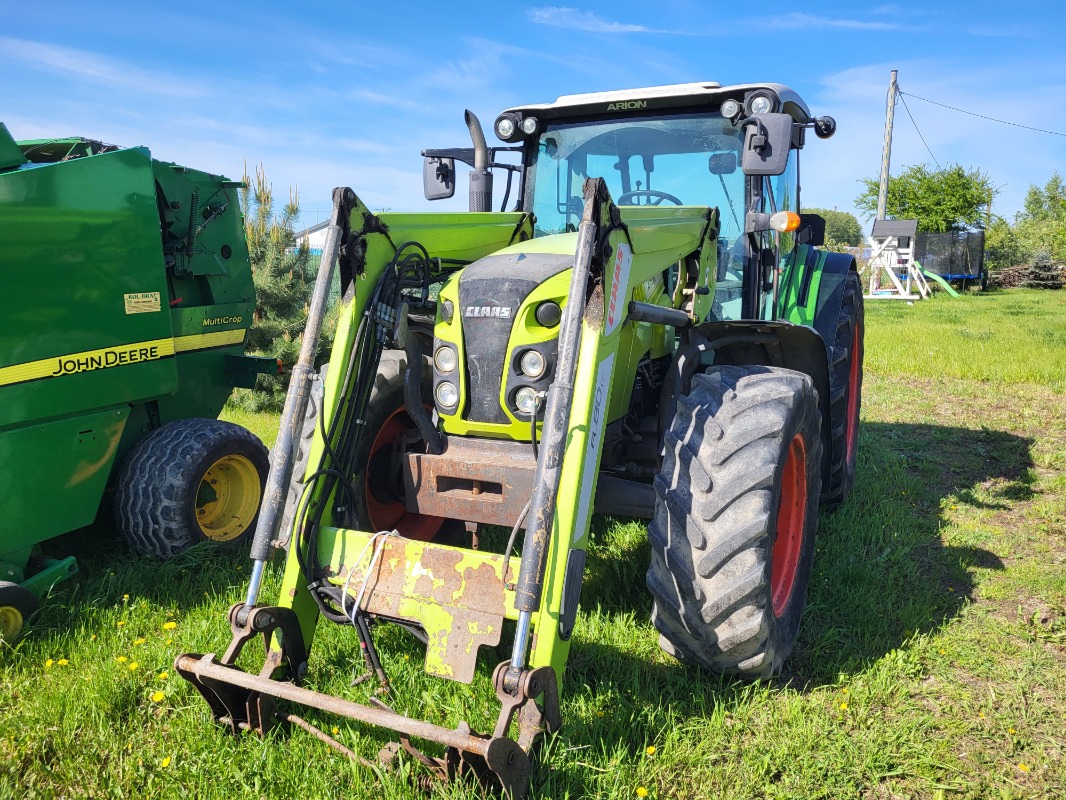 CLAAS Arion 420 - Tractor