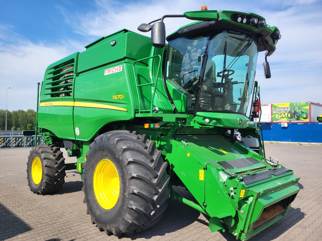 John Deere T670 - Kombajn