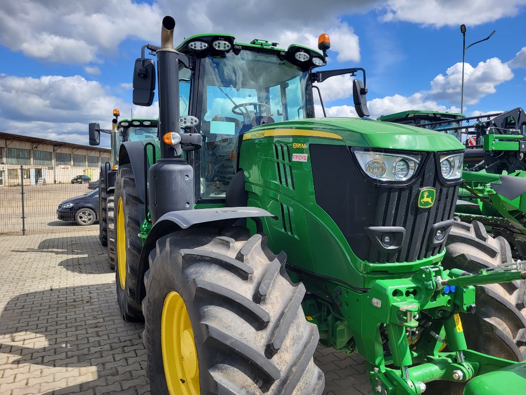 John Deere 6195M - Traktor